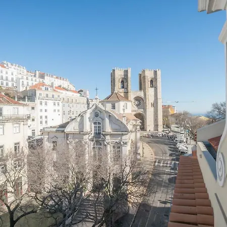 Superb Flat Cathedral & River View Lisbon