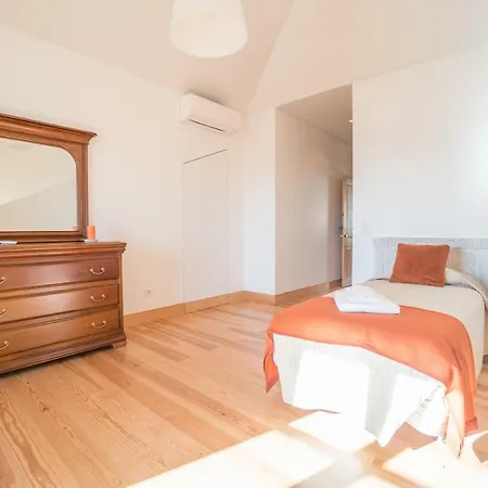 Superb Flat Cathedral & River View Apartment *