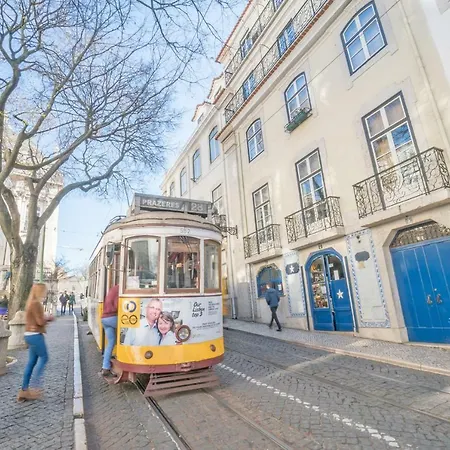 Superb Flat Cathedral & River View Lisbon