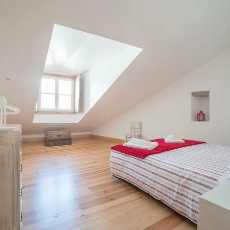 Superb Flat Cathedral & River View Apartment *