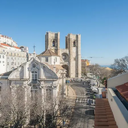 Superb Flat Cathedral & River View Lisbon
