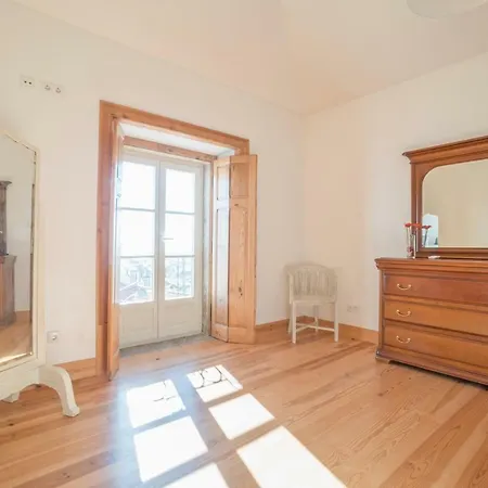 Superb Flat Cathedral & River View Apartment *