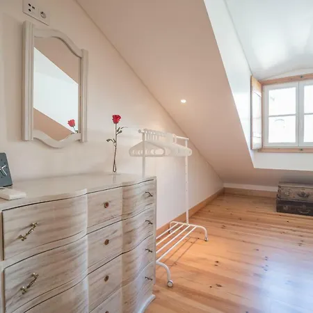 Superb Flat Cathedral & River View Apartment Lisbon
