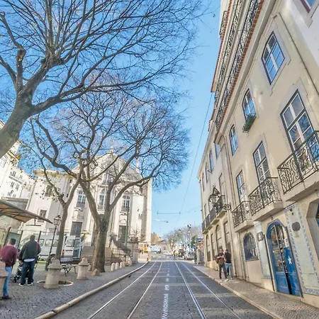Superb Flat Cathedral & River View Apartment Lisbon