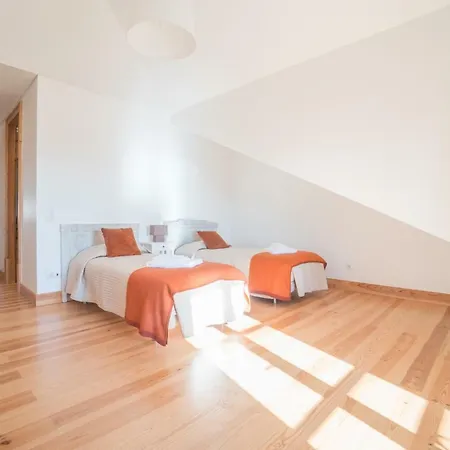 Superb Flat Cathedral & River View Apartment *