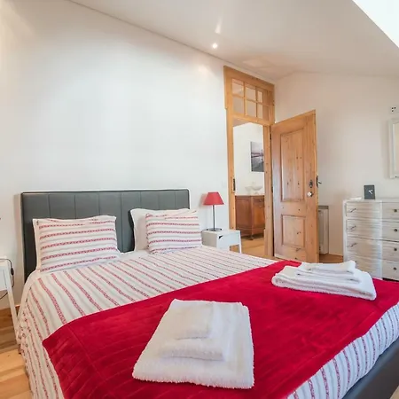 Superb Flat Cathedral & River View Apartament
